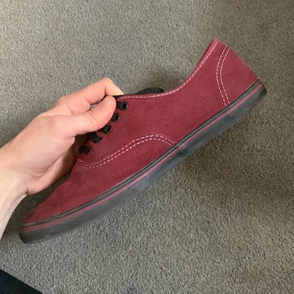 Maroon vans - Picture 6 of 8